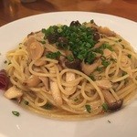 旬のキノコと焦がし醤油パスタ（2015秋新メニュー：￥680）
