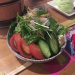 ホルモン七輪炭火焼 フクロウ - 野菜サラダ
