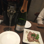 欧風おかず酒場 イチノイ - 2015年10月。牛肉とフォアグラのパテにはスパークリングワイン3900円。