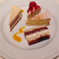 ミクニナゴヤ - ミクニさん♤ワゴンサービスのケーキ
                もっと食べれば良かった…