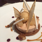 ラ ターブル ドゥ ジョエル・ロブション - マロン 軽めに仕上げたムースにし、カシスのジュレとキャラメルポワールのソルベとともに