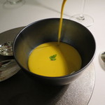 ドミニク・ブシェ トーキョー - リコッタチーズとピスタチオ、栗とカボチャのブルーテスープ　2015.10