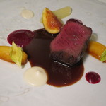 ドミニク・ブシェ トーキョー - 蝦夷鹿のロティ　根セロリとビーツのピュレ　2015.10