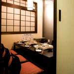 博多もつ鍋　梟 - 大人気の完全個室は２名～１０名までご利用可能。（ご利用は２時間。事前予約お願いいたします）