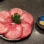 Yakiniku Hayashiya - 塩タン：十分な感じです。