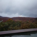 秋田須川温泉　栗駒山荘 - 雲の切れ間にうっすらと虹が…(＾ω＾)