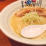 近江熟成醤油ラーメン 十二分屋 - Starting Over☆
            
            定番鶏そばベースの塩ダレ柚子オイル仕様。
            塩ダレなので、より鶏の旨味がシンプルに味わえて美味しい♫柚子オイルが爽やかをプラス！
            結構好きな味！٩(๑´ڡ`๑)۶