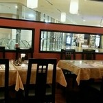 インドカレー MILAN - 店内、中野よりは広く、奥にも席があります