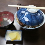 田代 - 鰻丼（上）1匹半分