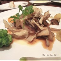 ル・ソレイユ・ルヴァン - メイン　魚　鯛のポアレ　ブールブランとキノコのソース　色々な野菜とごぼうのフリットを添えて