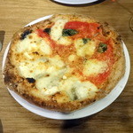 ドンブラボー - プリモ①小さめマルゲリータ＆クワトロフォルマッジォハーフ＆ハーフ