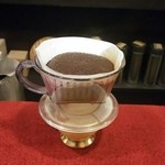 三条珈琲店 - 挽きたての豆を淹れてます
