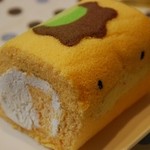 和スイーツ福嶋屋 - （2015/8月）「ぐんまちゃん生ロールケーキ」を斜めから見たところ