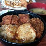 つばき - 手前は合盛丼、奥はＡランチです