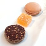 レストランひらまつ レゼルヴ - 特別ランチ<平日限定> 2252円 の小菓子