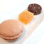 レストランひらまつ レゼルヴ - 特別ランチ<平日限定> 2252円 の小菓子