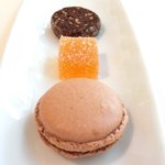 レストランひらまつ レゼルヴ - 特別ランチ<平日限定> 2252円 の小菓子