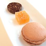 レストランひらまつ レゼルヴ - 特別ランチ<平日限定> 2252円 の小菓子