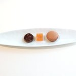 レストランひらまつ レゼルヴ - 特別ランチ<平日限定> 2252円 の小菓子