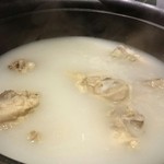 炭火焼き酒場 華蔵 - 運ばれてきた状態の水炊き♪