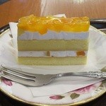 Maruhashi Kohi - 桃とリンゴのケーキ