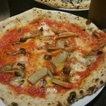 ピッツェリア バール ナポリ - キノコのピザ