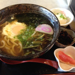 日光うどん - 月見うどん。うどん以外にもついて来てお得感。