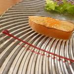 ラ・レゾナンス - 軽く炙ったサーモンのイクラのせ