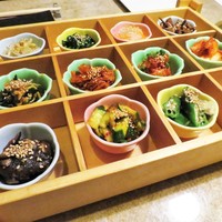 焼肉 銀座コバウ 特別室 - 前菜 キムチ、ナムルの盛り合わせ