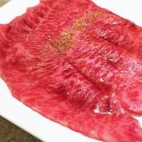 焼肉 銀座コバウ 特別室 - イチボ 2種類
                  山形県 斉藤さん  （黒いお皿）
                  岩手県 佐々木譲さん 35ヶ月