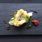 山口荻産ハモのフリットモッツァレラ添え