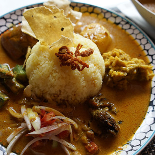 オスアシリ アーユルヴェーダ ダイニング サロン_2