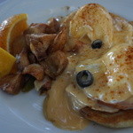 Hau Tree Lanai Restaurant - クラシックエッグベネディクト