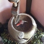 蕎麦処 つゆ下 梅の花 - 下足箱横の和モダン