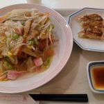 リンガーハット - ★2015・10再訪　皿うどん+餃子3個セット