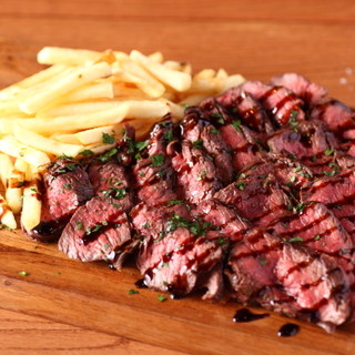 希少肉の肉々しさが味わえる『USプライムビーフステーキ』