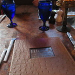 LUCCA - 重厚な皮張りのメニュー