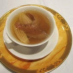 中国料理 豪華 - 薬膳漢方入りフカヒレの蒸しスープ