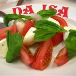 ピッツエリア エ トラットリア ダ イーサ - トマトと水牛モッツァレラチーズのカプレーゼ（1,100円）