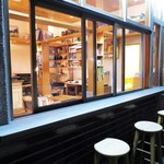 プリティシングス - 外観２　外でも飲めるのかな