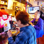 めだかタンタン - カウンターには女性客3人しかいない！　しかも私以外は初来店とか！【2015年10月13日　来店時に撮影】