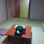 高野山 別格本山 遍照光院 - □遍照光院□　トイレ&洗面台付､冷蔵庫無し。約8畳の和室。室内からのみ鍵がかかります。