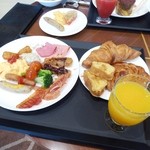 名古屋マリオットアソシアホテル - 生オレンジジュースとパンが美味しかった♪