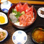 玉鉾 - 名物三色丼 1800円！ご飯大盛り無料！