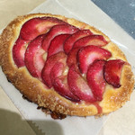 シュクレクール 四ツ橋出張所 - リンゴのガレット（300円）