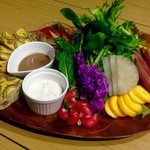 ベジィカップス - 旬果・旬菜の彩りサラダ＆野菜のスペインオムレツ