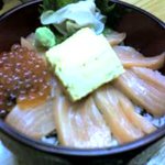 お食事処 たねいち - いくらサーモン丼　￥900