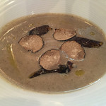 D'ORO - サンマ炙り、トリュフ入りゴボウのスープ