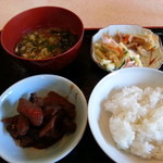 Nonkiya - お昼はこれらがセルフで食べ放題になります