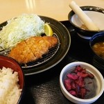 華屋与兵衛 - ロースかつ定食 1058円(込